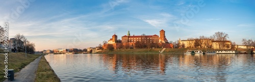 Obraz na płótnie Wawel castle famous landmark in Krakow Poland. Picturesque landscape on coast river Wisla w salonie