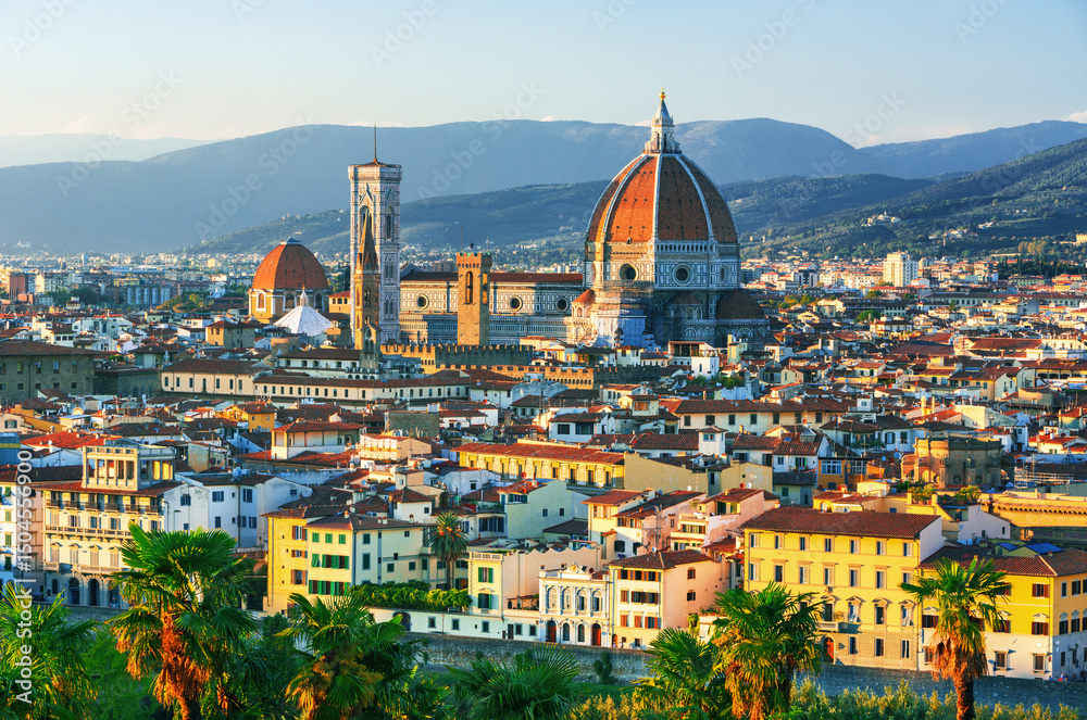 Fototapeta premium Beautiful view on hard of amazing Florence city and the Cathedral at sunrise, Florence, Italy 