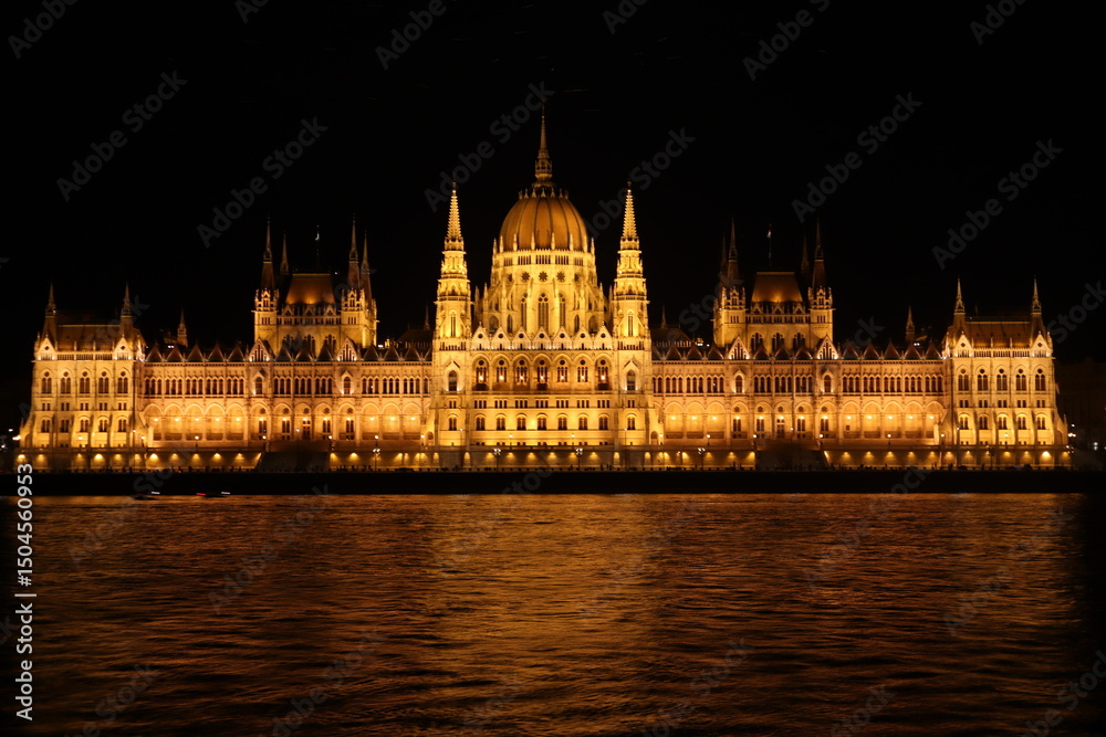 Obraz premium hungarian parliament in budapest