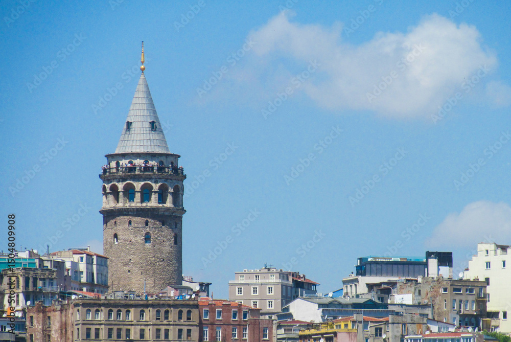 Obraz premium Mosque with high minarets on Bosphorus coast line in Istanbul, Turkey. View of Istanbul from Bosphorus, Turkey. Mosque minaret silhouette at sunset light in turkish capital Istanbul cityscape
