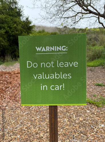 Sign WARNING: Do not leave valuables in car!