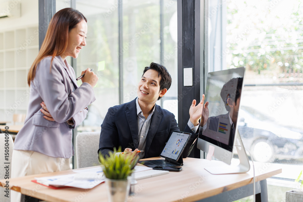 Obraz premium Financial analysts analyze business financial reports on a digital tablet planning investment project during a discussion at a meeting of corporate showing the results of their successful teamwork. 