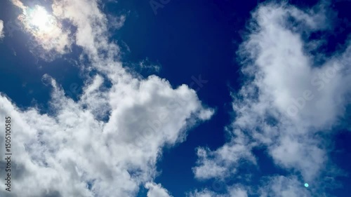 太陽と白雲と青空　タイムラプス