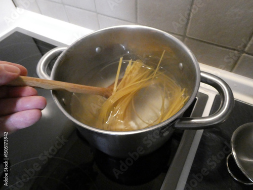 Spaghetti kochen