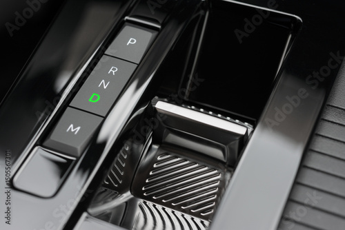 Moderne Automatikschaltung auf D-Stellung (Drive)