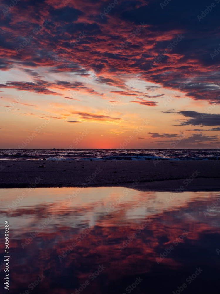 Fototapeta premium Dramatic Sunset at a beach on the island Sylt, Germany