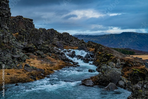 Tableau sur toile Icelandic Waterfall in Thingvellir UNESCO World Heritage Site