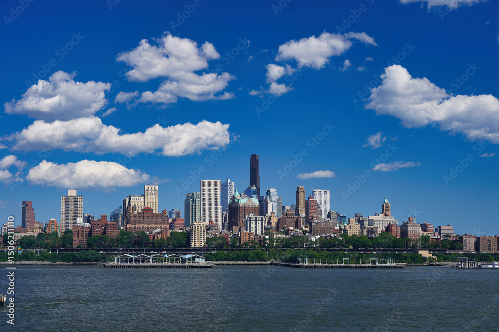 Obraz premium View of downtown Brooklyn from Elevated Park in Manhattan.