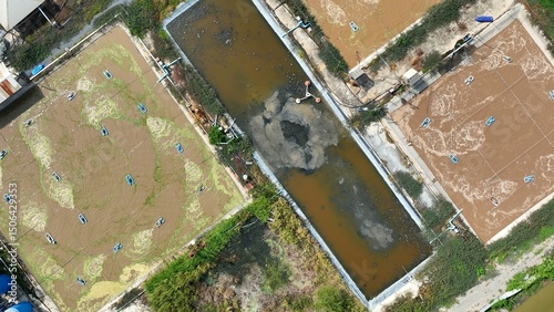 The layout shows a modular wastewater treatment design with parallel ponds and a central sludge channel, promoting efficient flow and contaminant breakdown.
