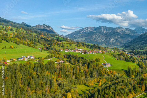 Sonniger Oktobernachmittag im Allgäu zwischen Sonthofen und Bad Hindelang bei Tiefenbach