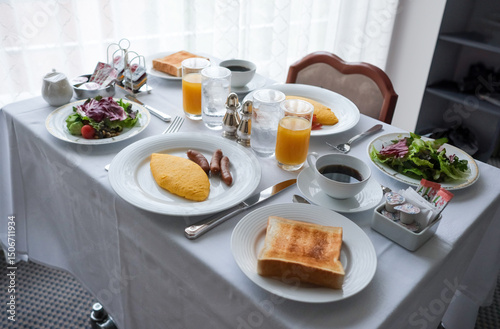 ルームサービスの朝食