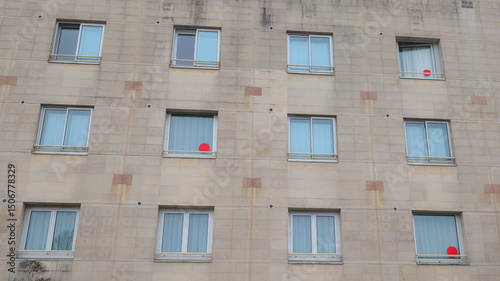 french red round sticker sign allows firefighters to quickly locate windows safe entrances specifically designated as access points first help