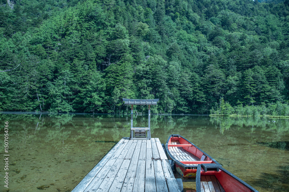Fototapeta premium 日本の長野県にある上高地の明神池