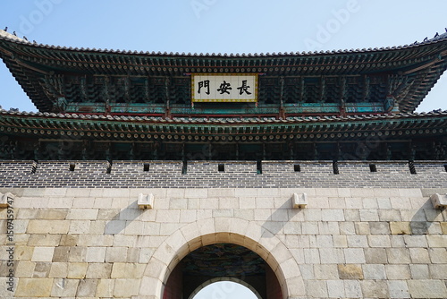 Принти на полотні Suwon Hwaseong Fortress in Gyeonggi-do, South Korea - 韓国 京畿道 水原華城 城郭 長安門