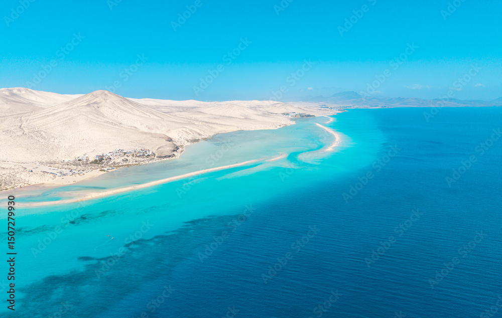 Obraz premium Stunning aspect aerial panoramic view of the beautiful tropical looking beach, lagoon and sand dunes at Sotavento Risco del Paso beach near Costa Calma on Fuerteventura Canary Islands Spain