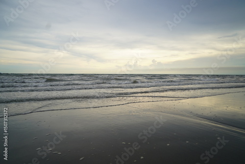 Fototapeta Naklejka Na Ścianę i Meble -  Picture of the sea when it is about to rain.