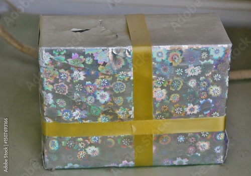 Eingepackte Geschenke mit Schleife