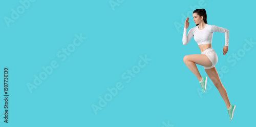 Sporty running woman on col...