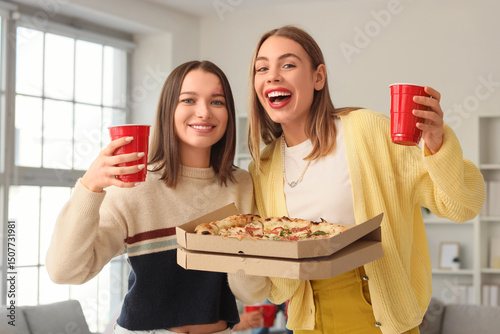 Female friends with tasty p...