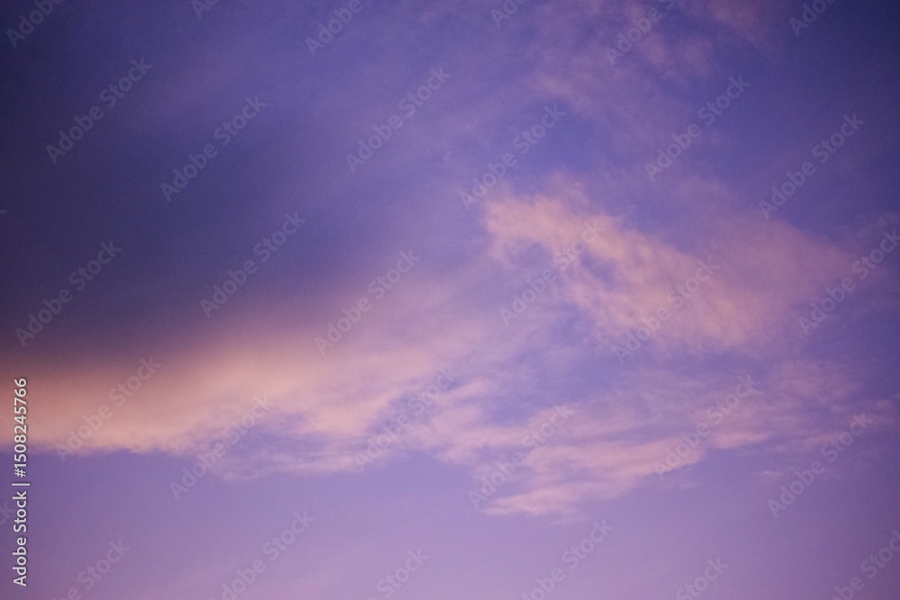 Obraz premium Blue sky and clouds at dusk