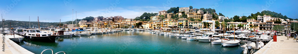 Fototapeta premium Hafen von Soller auf der Baleareninsel Mallorca, Spanien, Europa, Panorama 