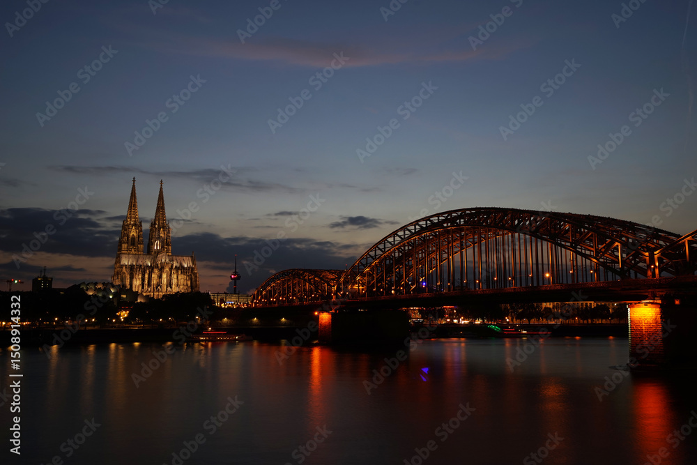 Fototapeta premium cologne cathedral at night