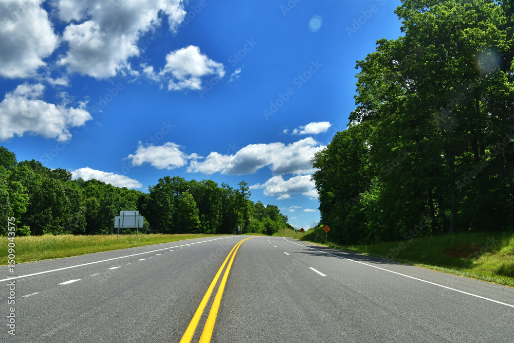 Naklejka premium Open Road scenic highway in Virginia