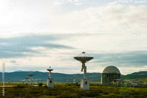 Radio telescopes and the Milky Way at night