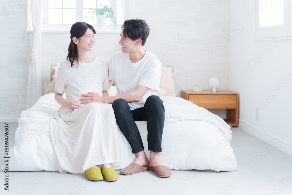 Fototapeta premium 妊婦の妻と夫