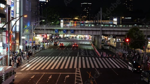 上野　横断歩道　夜景