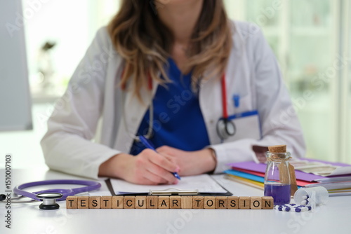 Tableau sur toile A healthcare professional in a clinical setting discusses and writes about the i