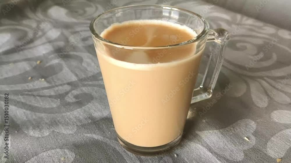 Hombre tomando café mano 