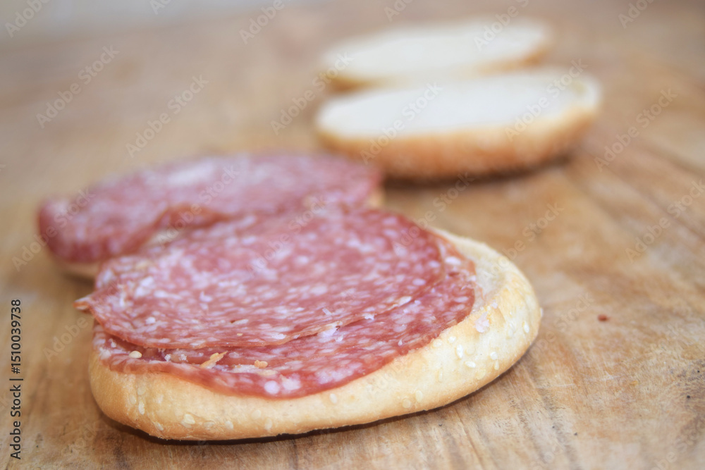Obraz premium hamburger buns with salami slices