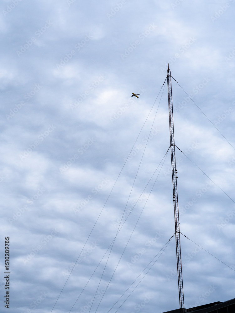 Obraz premium große Antenne und Flugzeug