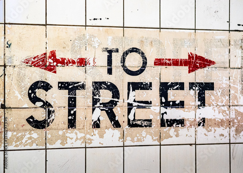 USA, New York: to street