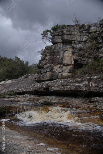 Paredão de Pedras Rio Cachoeira Rochas Quartzo 