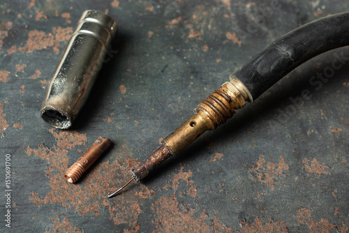 Bild auf Leinwand Disassembled MIG welding torch. Nozzle replacement.