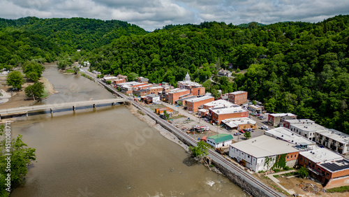 Tableau sur toile aerial view of the river with historic city of marshall north carolina
