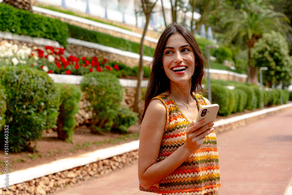 Naklejka premium Tourist enjoying summer holidays, happily using a mobile phone app while relaxing in a beautiful resort surrounded by vibrant nature