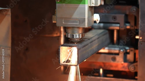 Automated Laser Metal Cutting: 360-Degree Tube and Channel Processing