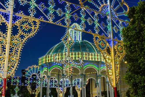 Magia Notturna a Lizzano (Taranto, Puglia): Piazza Illuminata per la Festa Patronale di San Pasquale