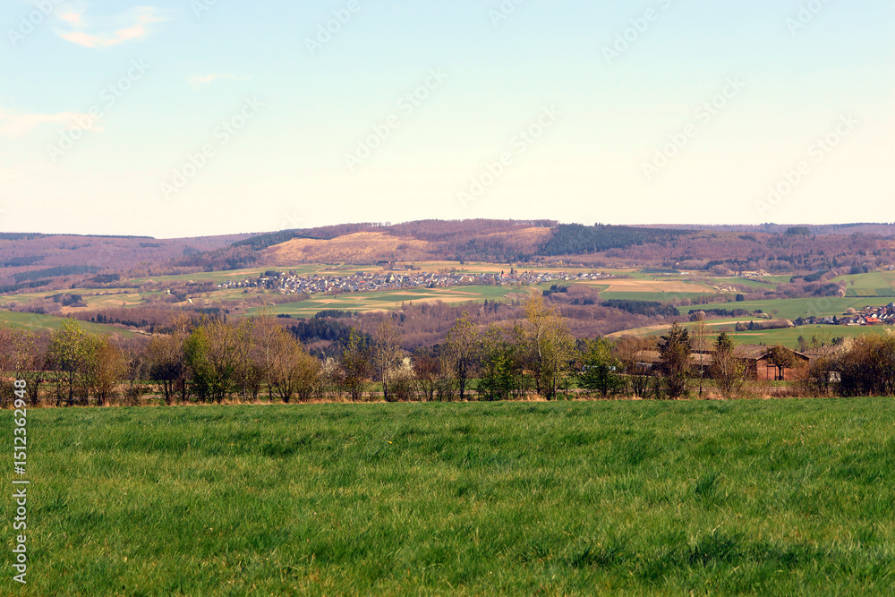 Fototapeta premium Weite Kulturlandschaft im Hochwald bei Beuren