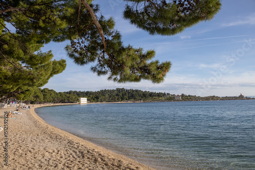 Fototapeta Naklejka Na Ścianę i Meble -  Amazing Makarska beach with boats against adriatic sea in Makarska Riviera, Dalmatia
