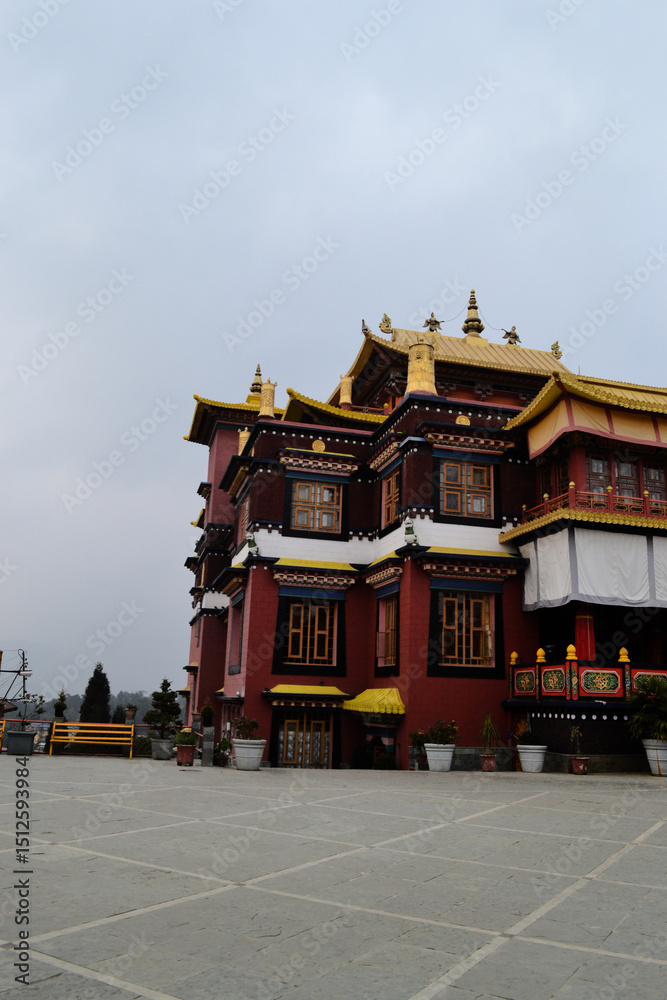 Fototapeta premium Darjeeling – The Queen of Hills and Gateway to Sandakphu & Eastern Himalayan Adventures 