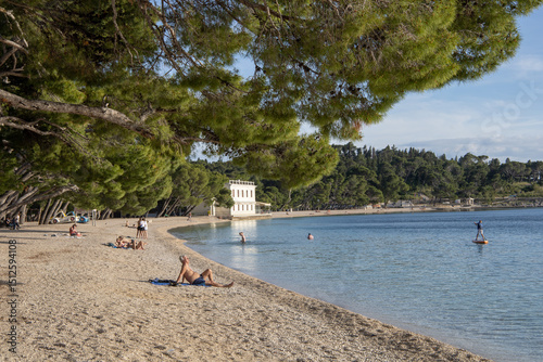Fototapeta Naklejka Na Ścianę i Meble -  Amazing Makarska beach with boats against adriatic sea in Makarska Riviera, Dalmatia