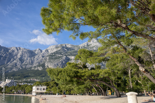 Fototapeta Naklejka Na Ścianę i Meble -  Amazing Makarska beach with boats against adriatic sea in Makarska Riviera, Dalmatia