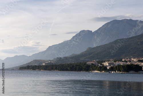 Fototapeta Naklejka Na Ścianę i Meble -  Amazing Makarska beach with boats against adriatic sea in Makarska Riviera, Dalmatia