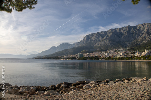 Fototapeta Naklejka Na Ścianę i Meble -  Amazing Makarska beach with boats against adriatic sea in Makarska Riviera, Dalmatia