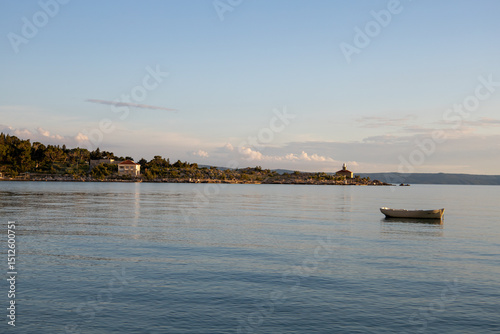 Fototapeta Naklejka Na Ścianę i Meble -  Amazing Makarska beach with boats against adriatic sea in Makarska Riviera, Dalmatia