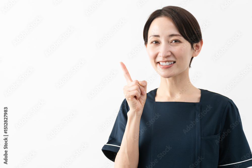 エステサロン制服を着た若い女性 ビューティイメージ エステサロン制服を着た若い女性 ビューティイメージ